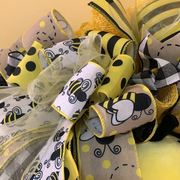 NWT Bumblebee Spring Wreath Handmade - Picture 5 of 6